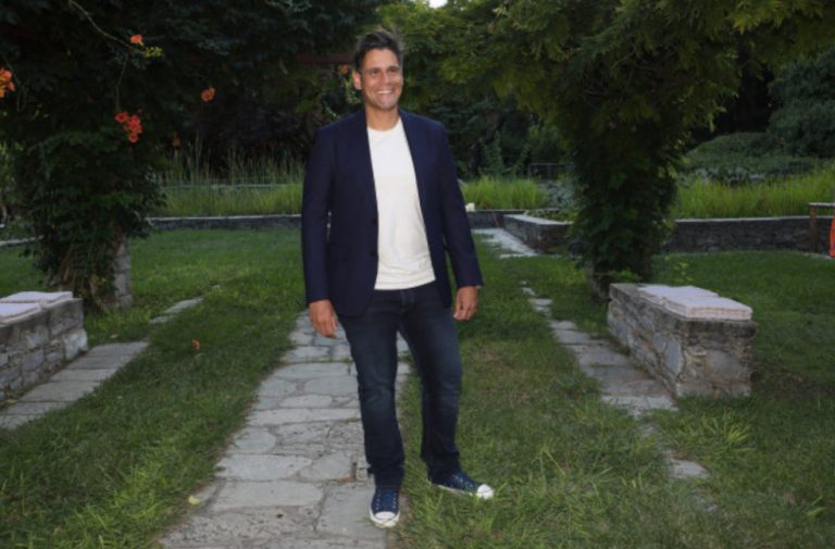 Δημήτρης Ουγγαρέζος: «Είναι πολύ τιμητικό να ασχολείται μαζί μου η Ελένη Μενεγάκη»