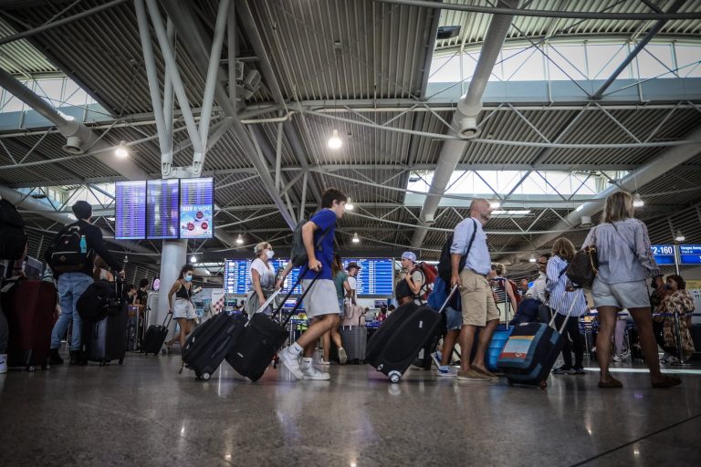 Μειωμένα αεροπορικά και ακτοπλοϊκά για τους αναπληρωτές εκπαιδευτικούς της Β’ φάσης