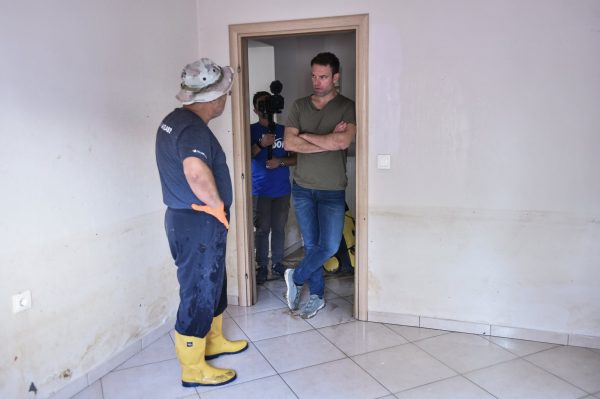 Στέφανος Κασσελάκης: Ανέβασε βίντεο από τον Βόλο κάνοντας έκκληση για βοήθεια