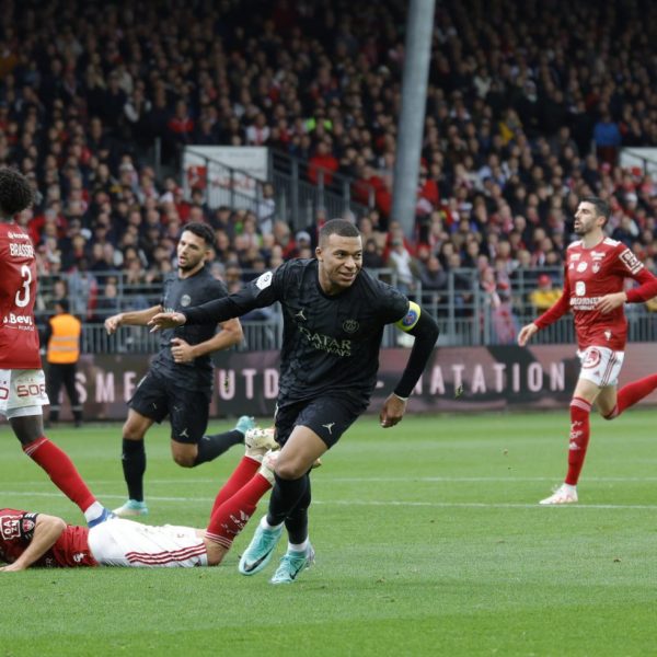 Μπρεστ – Παρί Σεν Ζερμέν 2-3: «Καθάρισε» ο Εμπαπέ στο 89′