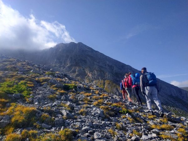 Όλυμπος: Μεγάλη επιχείρηση διάσωσης 50χρονου τραυματία – Σηκώθηκε ελικόπτερο του Ναυτικού