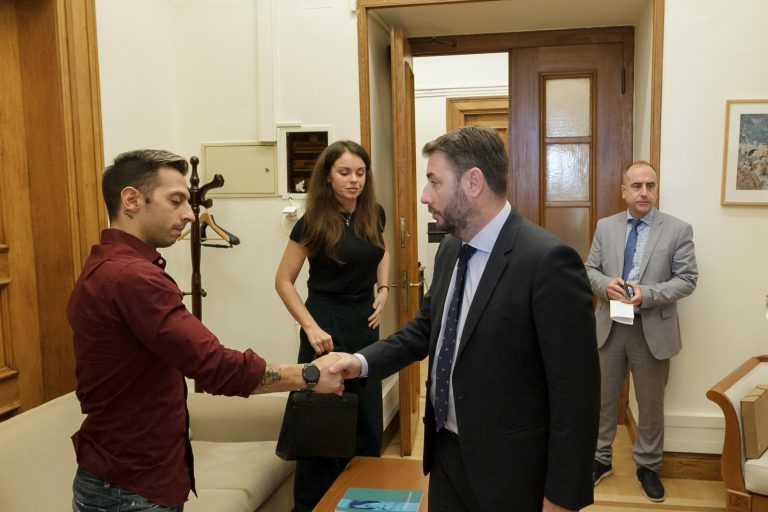 Να ερευνηθούν ευθύνες υπουργών για τον ΟΣΕ και τα Τέμπη ζητεί ο Ανδρουλάκης