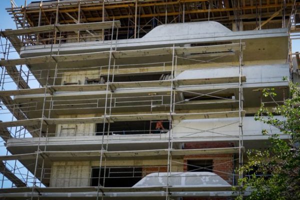 Το ΥΠΕΝ «βάζει πλάτη» για την επιτάχυνση του πολεοδομικού σχεδιασμού