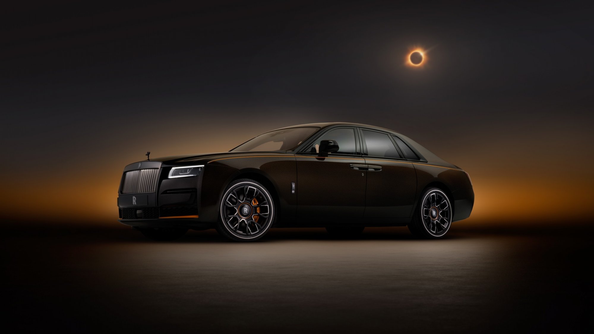 Rolls-Royce Black Badge Ghost Ekleipsis: Βαρυτική έλξη