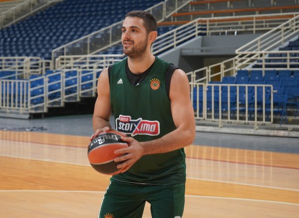 Δεν παίζει με Ολυμπιακό ο Παπαπέτρου