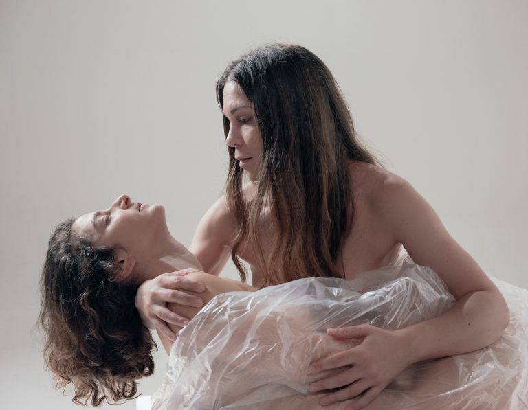 «Pietà»: Μια παράσταση θεάτρου ντοκιμαντέρ της Μάρθας Μπουζιούρη