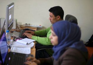 Αποκαθίσταται σταδιακά η τηλεφωνία και η πρόσβαση στο διαδίκτυο στη Λωρίδα της Γάζας