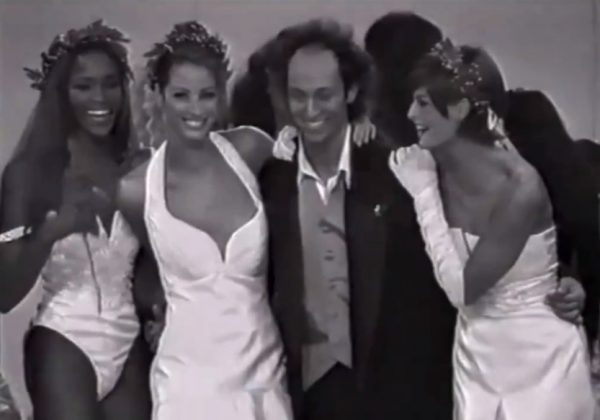 «The Super Models» με άρωμα Ελλάδας – Πλάνα από τη θρυλική επίδειξη του Βασίλειου Κωστέτσου