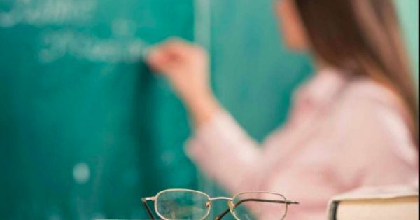 Πώς πληρώνονται οι εκπαιδευτικοί στην Ευρώπη – Ποια η θέση της Ελλάδας