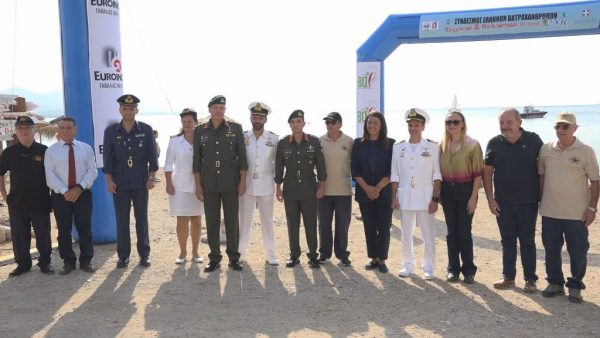 Ο Δήμαρχος Πειραιά Γιάννης Μώραλης στην εκδήλωση «Τρέχω και κολυμπώ με τους ΟΥΚ»  στην παραλία της  Φρεαττύδας