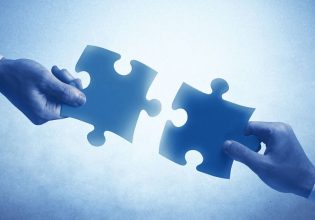 ΣΥΡΙΖΑ-ΠΑΣΟΚ: Αφού τα βρίσκετε, ενωθείτε και μετά κάντε… rotation την αρχηγία – Ή και κλήρωση!