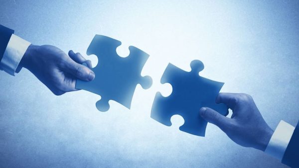 ΣΥΡΙΖΑ-ΠΑΣΟΚ: Αφού τα βρίσκετε, ενωθείτε και μετά κάντε… rotation την αρχηγία – Ή και κλήρωση!