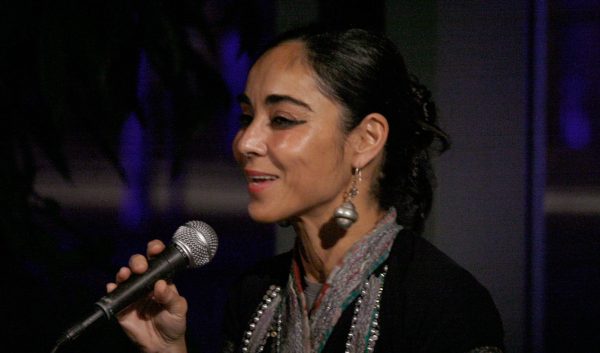 Η Ιρανή καλλιτέχνις Shirin Neshat είναι θυμωμένη – «Τα σώματα των γυναικών είναι μαχαίρια»