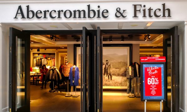 Σκάνδαλο στην Abercrombie & Fitch: Τα πάρτι οργίων με νεαρούς άνδρες και οι σοκαριστικές καταγγελίες