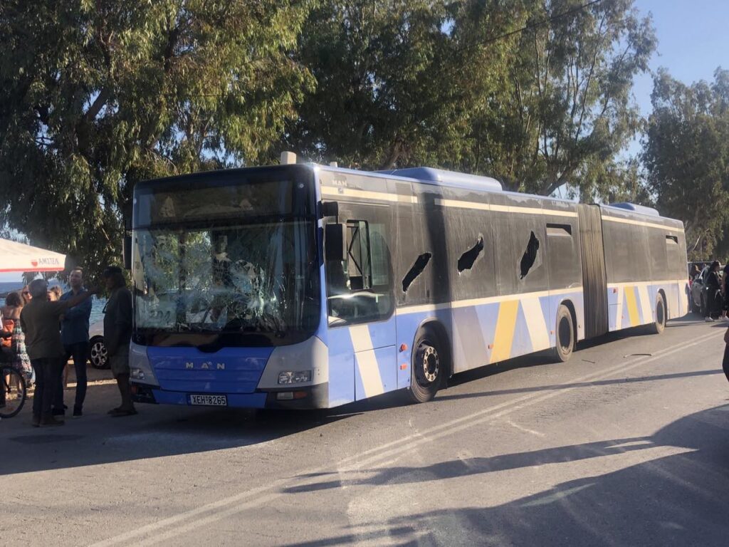 Αρτέμιδα: Δρομολόγιο-θρίλερ για επιβάτες λεωφορείου - Άνδρας έσπαγε τζάμια, φώναζε «θα σας σκοτώσω όλους»