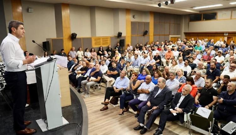 Αναρχικοί πήγαν να μπουν σε εκδήλωση που μιλούσε ο Αυγενάκης στην Κρήτη και «έφαγαν άκυρο»