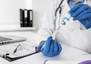 Διευκόλυνση των παιδιών στο εμβόλιο για κοροναϊό ζητούν οι παιδίατροι