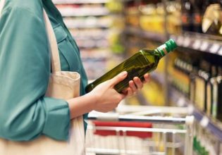 Ελαιόλαδο: Αλυσίδα σούπερ μάρκετ βάζει «πλαφόν»