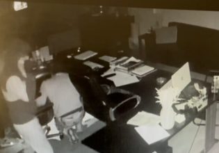 Παλλήνη: Η στιγμή που οι διαρρήκτες «σηκώνουν» το χρηματοκιβώτιο με τις 120.000 ευρώ από κατάστημα