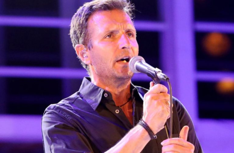 Δημήτρης Μπάσης: «Τραγουδούσα και έψελνα πάνω στο τρακτέρ από 8 χρονών»