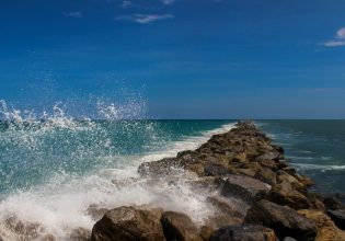 Κρήτη: Εντοπίστηκε γυναίκα νεκρή σε βράχια σε παραλία