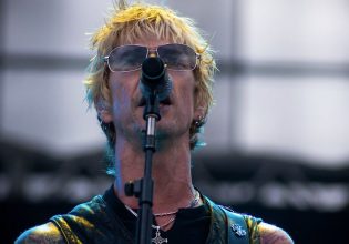 «Έπινα για να αυτοθεραπευτώ»: Ο μπασίστας των Guns N’ Roses για τις κρίσεις πανικού