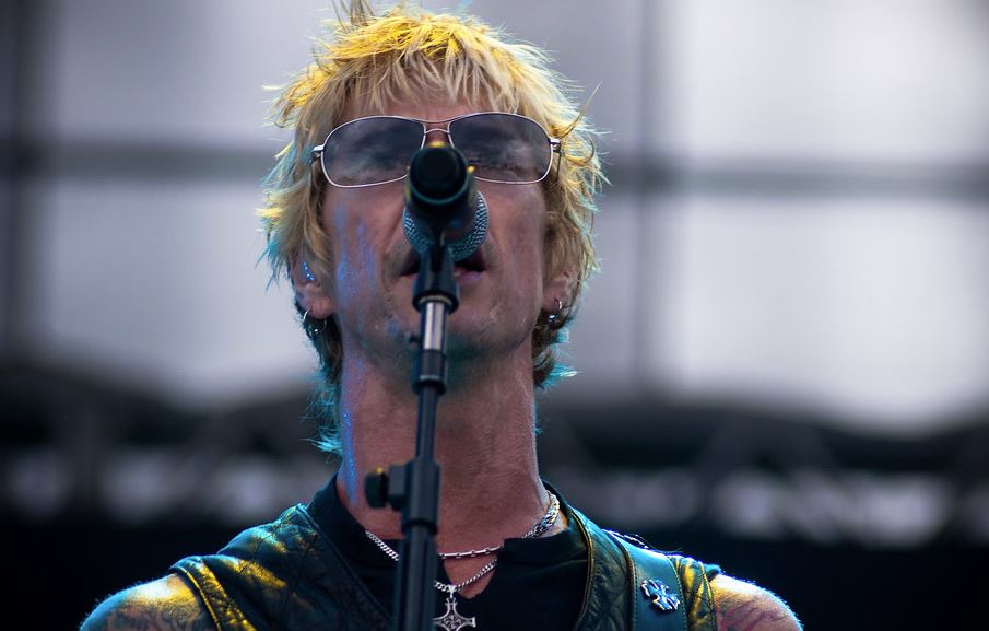 «Έπινα για να αυτοθεραπευτώ»: Ο μπασίστας των Guns N' Roses για τις κρίσεις πανικού