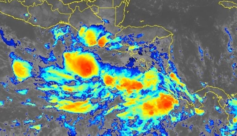 Ελ Σαλβαδόρ: Απειλείται από την τροπική ύφεση E-19 και ετοιμάζεται για κατάσταση έκτακτης ανάγκης