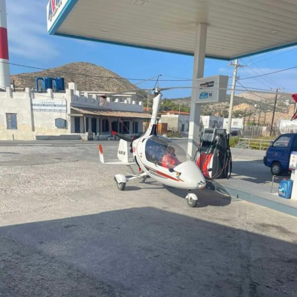 Σύρος: Ελικόπτερο προσγειώθηκε σε βενζινάδικο για ανεφοδιασμό καυσίμων!