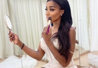 «Επιτέλους μπήκε το μονόπετρο»: H Ελίζαμπεθ Ελέτσι είναι έτοιμη να ανέβει τα σκαλιά της εκκλησίας