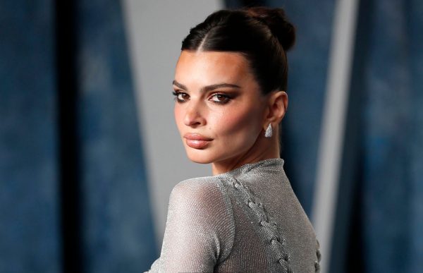 Τα παθιασμένα φιλιά της Έμιλι Ραταϊκόφσκι με τον ηθοποιό Stephane Bak