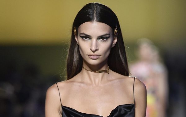 Η Έμιλι Ραταϊκόφσκι παραμένει single – «Τίποτα σοβαρό» τα παθιασμένα φιλιά με τον Stephane Bak