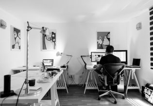 Όταν η αποτελεσματικότητα συναντά την άνεση: Επιλέγοντας το ιδανικό γραφείο