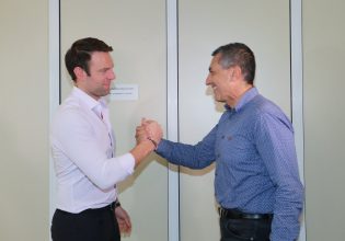 Κασσελάκης σε Κουρέτα: Έκανες έναν άθλο στις περιφερειακές εκλογές, θα είμαστε δίπλα σου