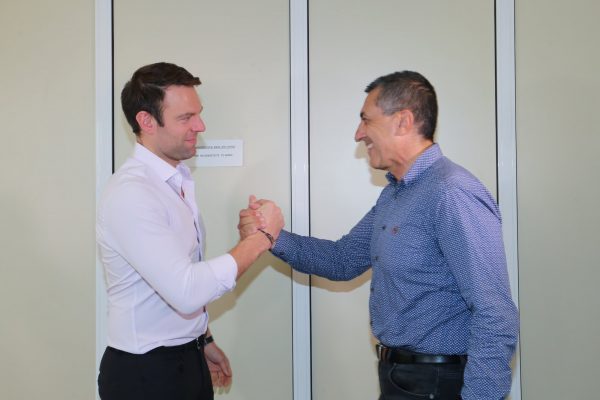 Κασσελάκης σε Κουρέτα: Έκανες έναν άθλο στις περιφερειακές εκλογές, θα είμαστε δίπλα σου