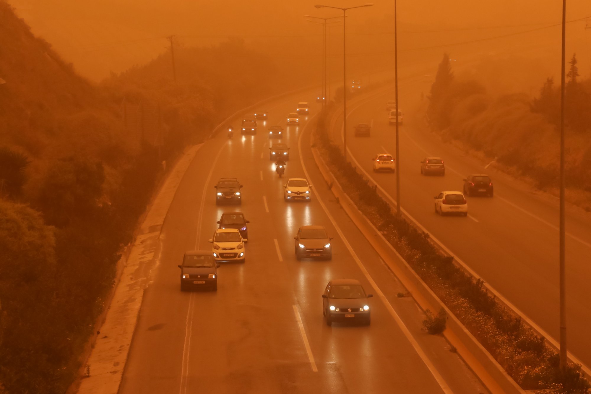 Καιρός: Αφρικανική σκόνη και λασποβροχές το Σάββατο - Νέα άνοδος της θερμοκρασίας