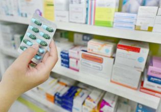 Διαψεύδει ελλείψεις φαρμάκων στην αγορά το υπουργείο Υγείας – «Ελέγχουμε καθημερινά τη διαθεσιμότητα»