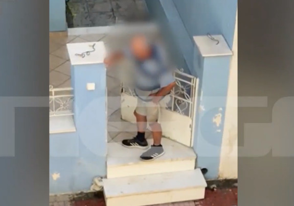 Αδιανόητη φρίκη: Έπνιξε επίτηδες μωρά γατάκια που είχαν κρυφτεί σε σωλήνα του σπιτιού του - Δείτε βίντεο