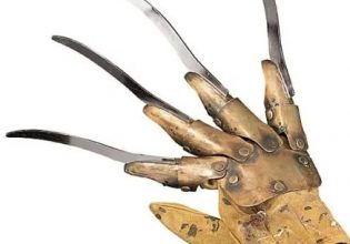 Φρέντι Κρούγκερ: Το απίστευτο ποσό στη δημοπρασία για το γάντι του