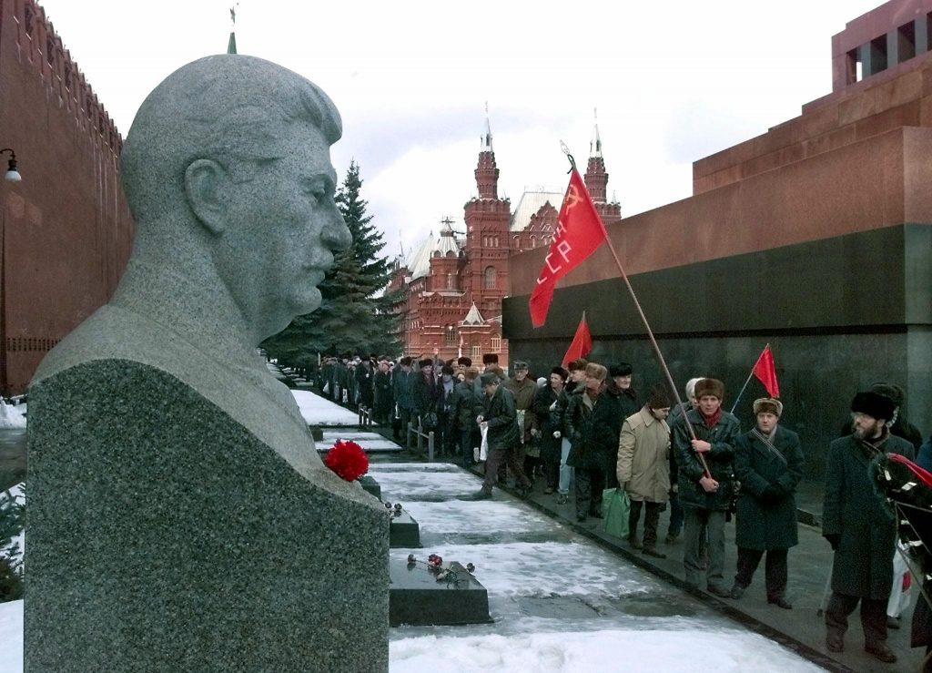Βλαντίμιρ Πούτιν: Έχει γεμίσει τη Ρωσία με μνημεία του Ιωσήφ Στάλιν – Και συνεχίζει