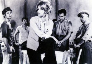 Μαίρη Χρονοπούλου: «Ξεριζώθηκε ένα κομμάτι από τα νιάτα μας» – Το Twitter αποχαιρετά τη μεγάλη ηθοποιό