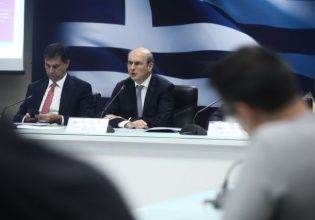 Χατζηδάκης: Στα 10.920 ευρώ το ελάχιστο τεκμαρτό εισόδημα για τους ελεύθερους επαγγελματίες [παραδείγματα]