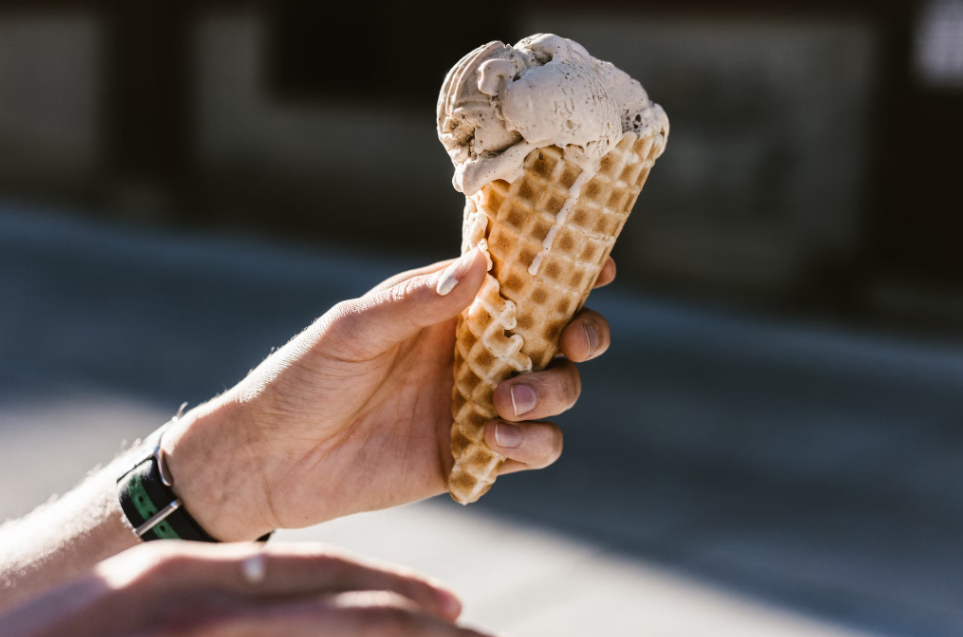 Unilever: Το βροχερό καλοκαίρι έπληξε τις πωλήσεις παγωτού στην Ευρώπη