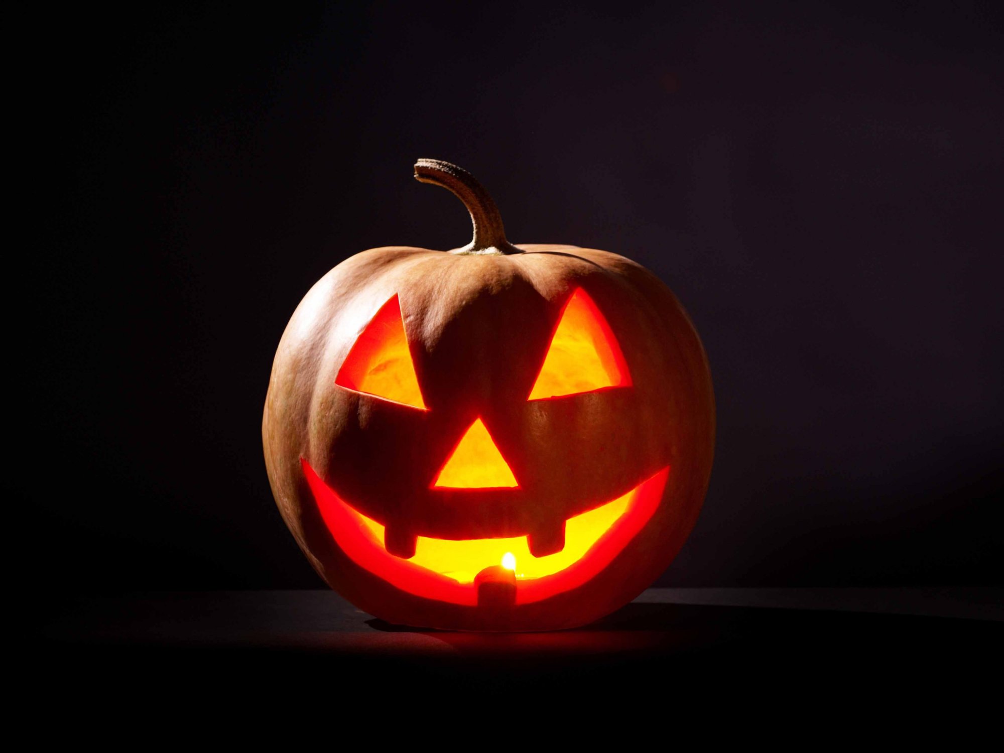 Halloween με Μητσοτάκη κυνηγό επενδυτών, Κασσελάκη αρχηγό Αντιπολίτευσης και σκελετούς υποκλοπών στο ντουλάπι
