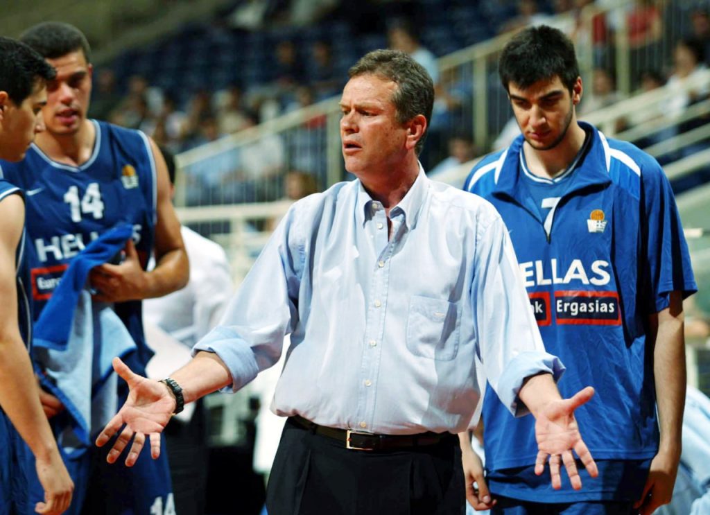 Γιάννης Ιωαννίδης: Η πολιτική ηγεσία αποχαιρετά τον «Ξανθό» του ελληνικού μπάσκετ