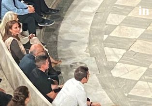 Στο Ηρώδειο ο Στέφανος Κασσελάκης – «Καλώς τον πρόεδρο, καλώς τον Τάιλερ» φώναξε ο Κραουνάκης