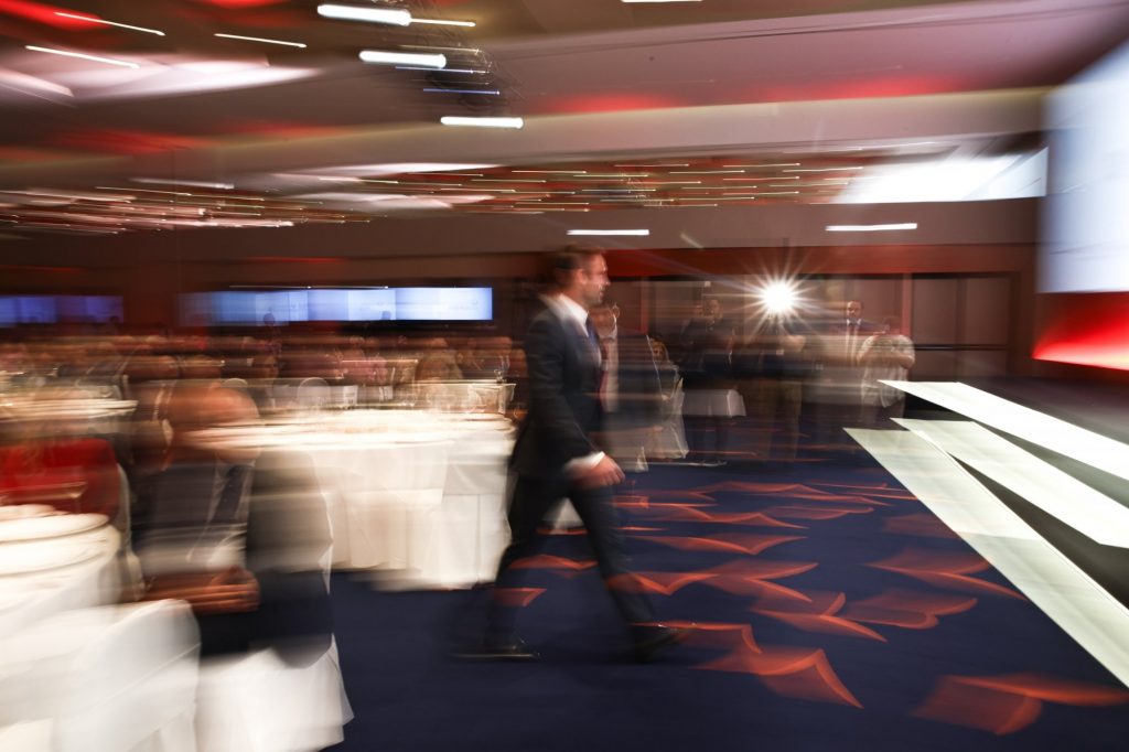 Το θέαμα και το τέλος της πολιτικής