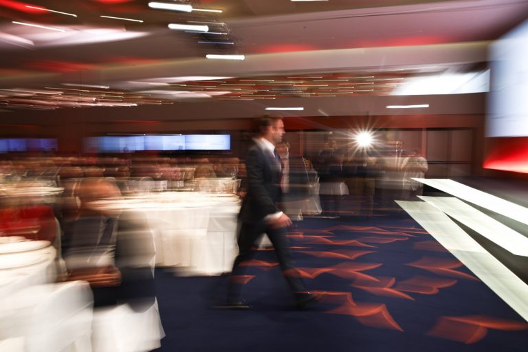 Το θέαμα και το τέλος της πολιτικής