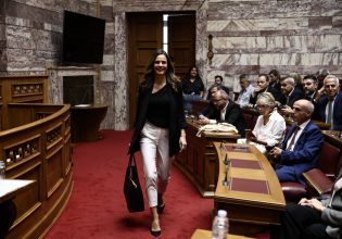 Έφη Αχτσιόγλου: Η αυταρχική δίωξη στελεχών της ΑΔΑΕ δείχνει την εκδικητικότητα του κ. Μητσοτάκη