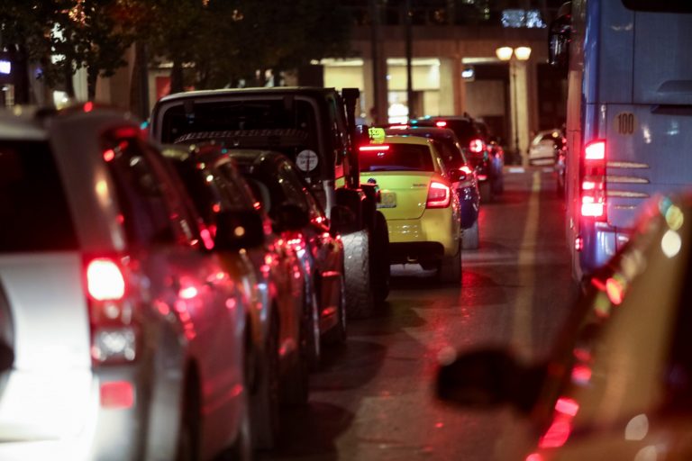 Οι χαμένες εργατοώρες στην κίνηση στους δρόμους